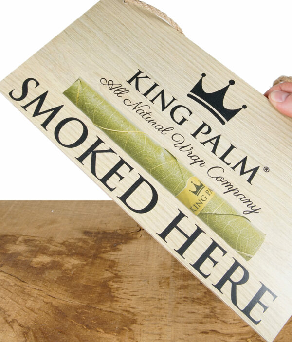 King Palm Holzschild zum Aufhängen mit Smoked here Aufdruck
