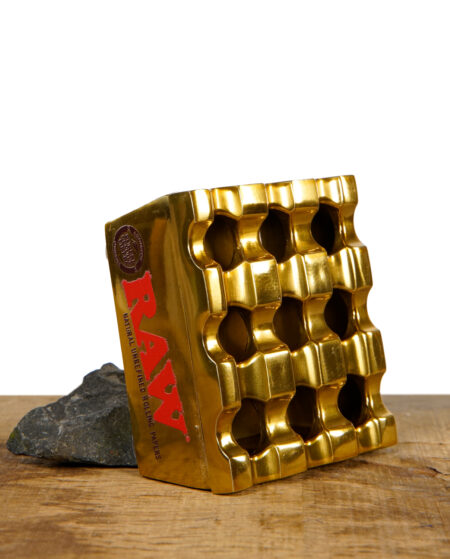 raw-aschenbecher-aus-metall-in-gold